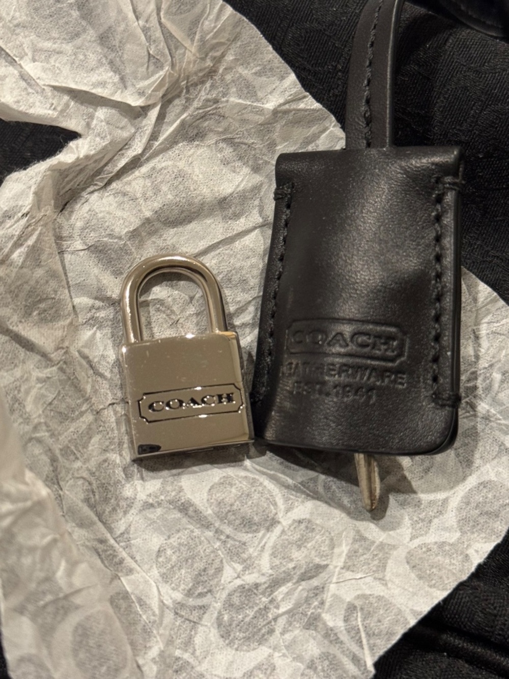 NWT Coach F77013 XL Signature C Duffle Travel Bag w/ Strap, Padlock & Key - Picture 10 of 16